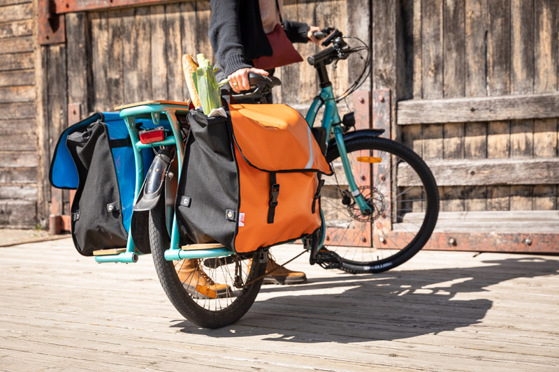 Une paire de sacoche de vélo pour vélo cargo longtail